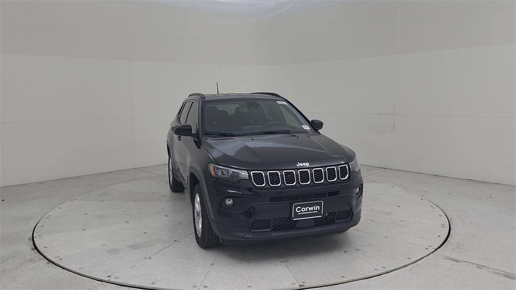 new 2025 Jeep Compass car, priced at $30,450