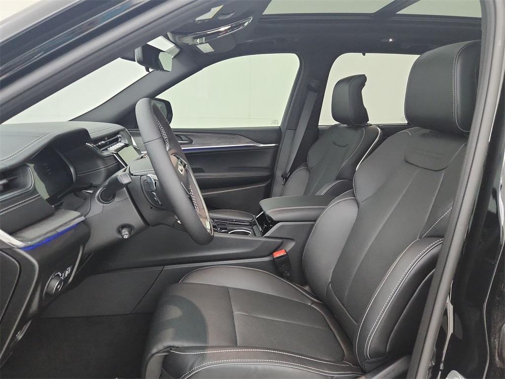 new 2025 Jeep Grand Cherokee car