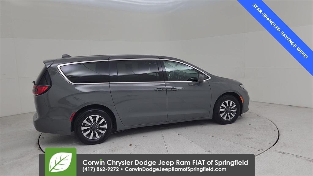 used 2022 Chrysler Pacifica Hybrid car, priced at $25,995