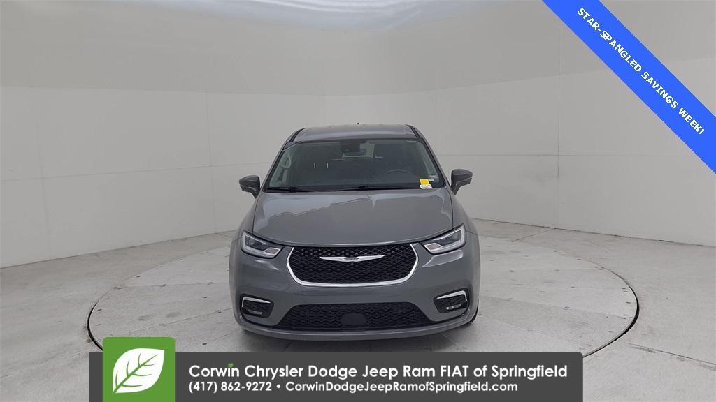 used 2022 Chrysler Pacifica Hybrid car, priced at $25,995