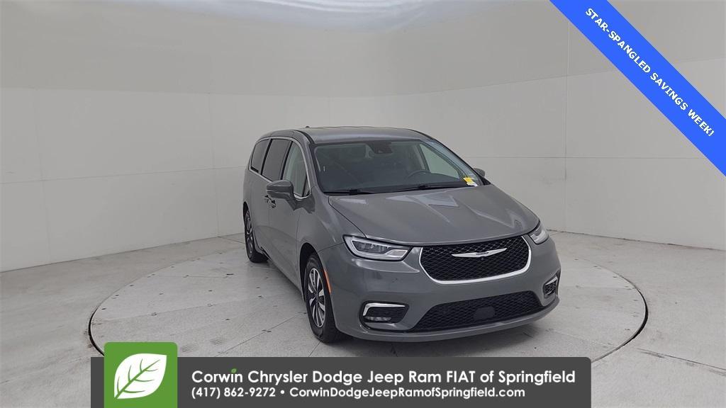 used 2022 Chrysler Pacifica Hybrid car, priced at $25,995