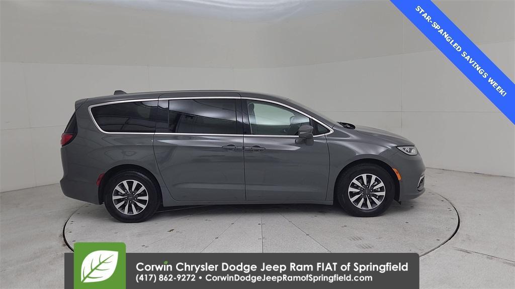 used 2022 Chrysler Pacifica Hybrid car, priced at $25,995