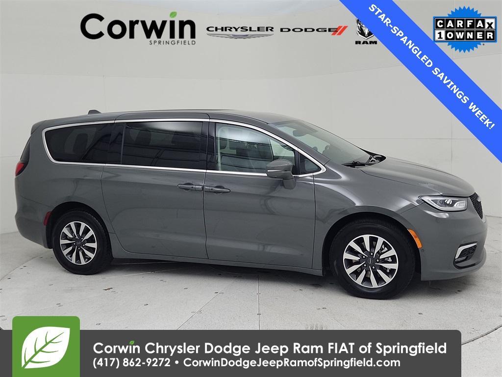 used 2022 Chrysler Pacifica Hybrid car, priced at $25,995
