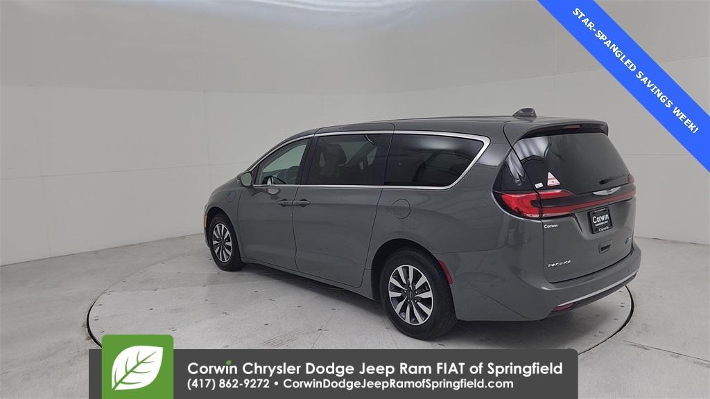 used 2022 Chrysler Pacifica Hybrid car, priced at $25,995
