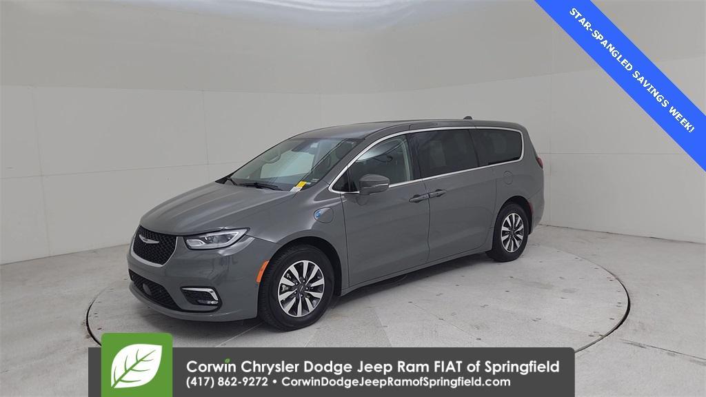 used 2022 Chrysler Pacifica Hybrid car, priced at $25,995