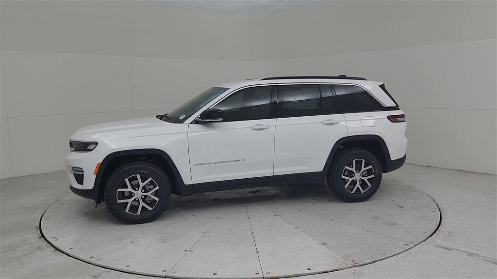 new 2025 Jeep Grand Cherokee car, priced at $43,683