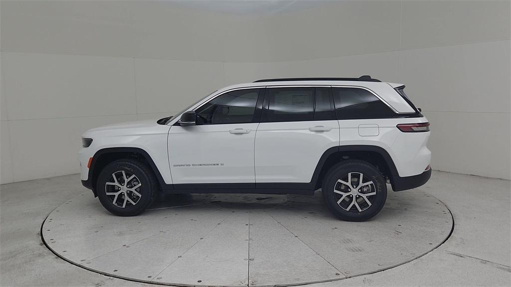 new 2025 Jeep Grand Cherokee car, priced at $43,683