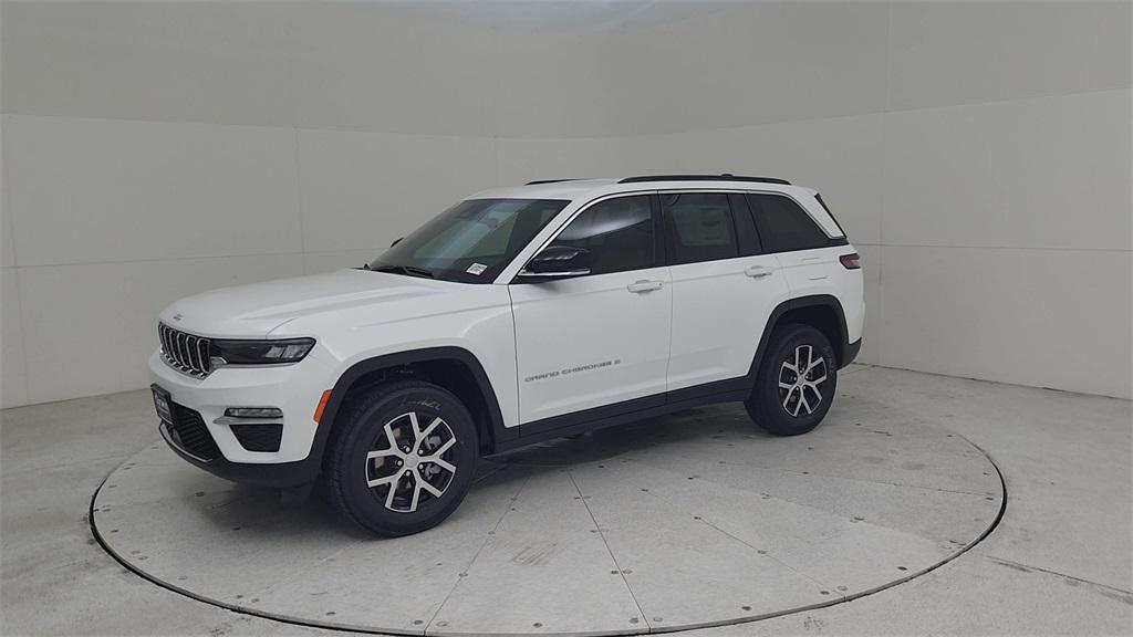 new 2025 Jeep Grand Cherokee car, priced at $43,683