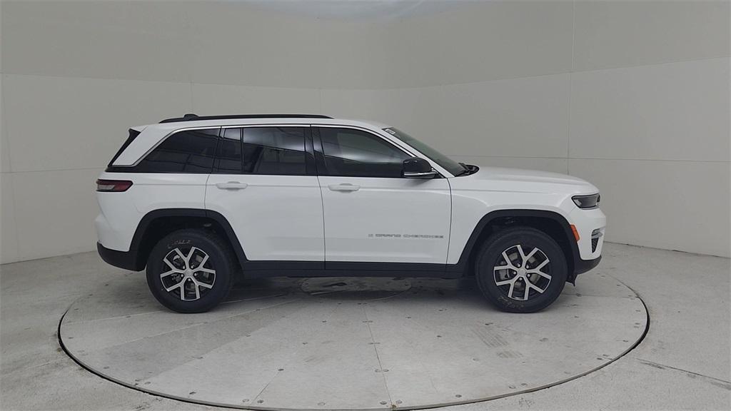new 2025 Jeep Grand Cherokee car, priced at $43,683
