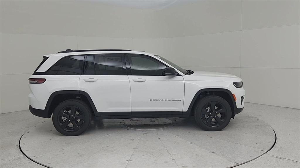 new 2024 Jeep Grand Cherokee car, priced at $43,003