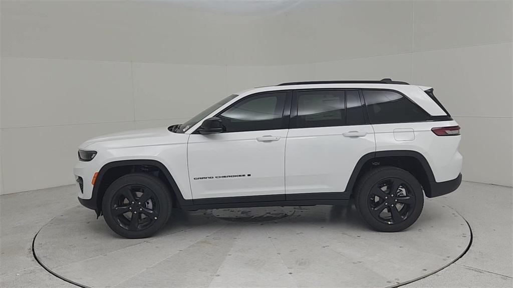 new 2024 Jeep Grand Cherokee car, priced at $43,003