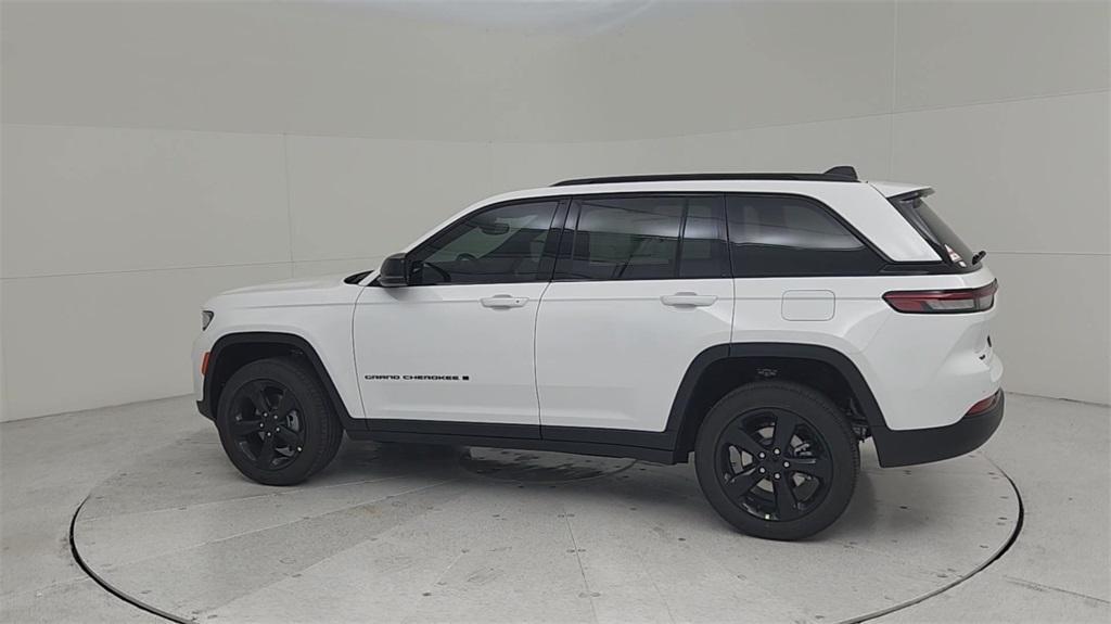 new 2024 Jeep Grand Cherokee car, priced at $43,003