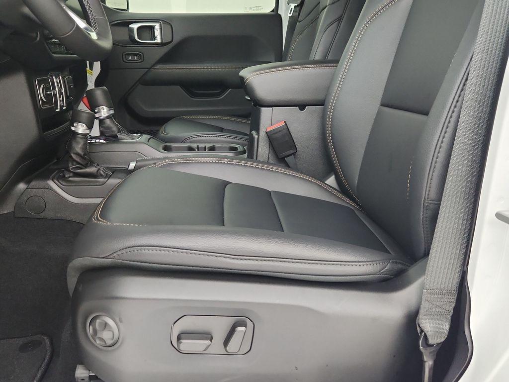 new 2025 Jeep Wrangler car, priced at $53,056