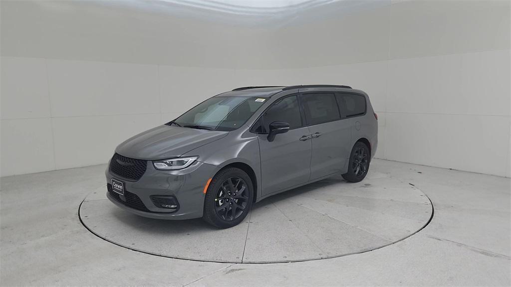 new 2025 Chrysler Pacifica car, priced at $48,412