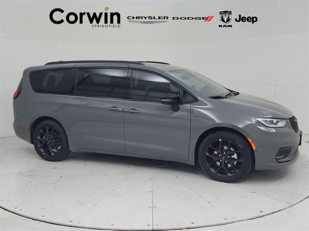 new 2025 Chrysler Pacifica car, priced at $48,412