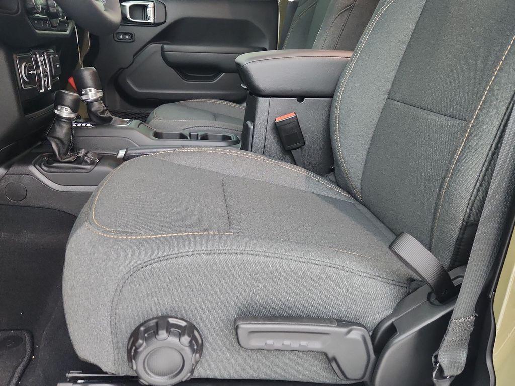new 2025 Jeep Wrangler car, priced at $47,108