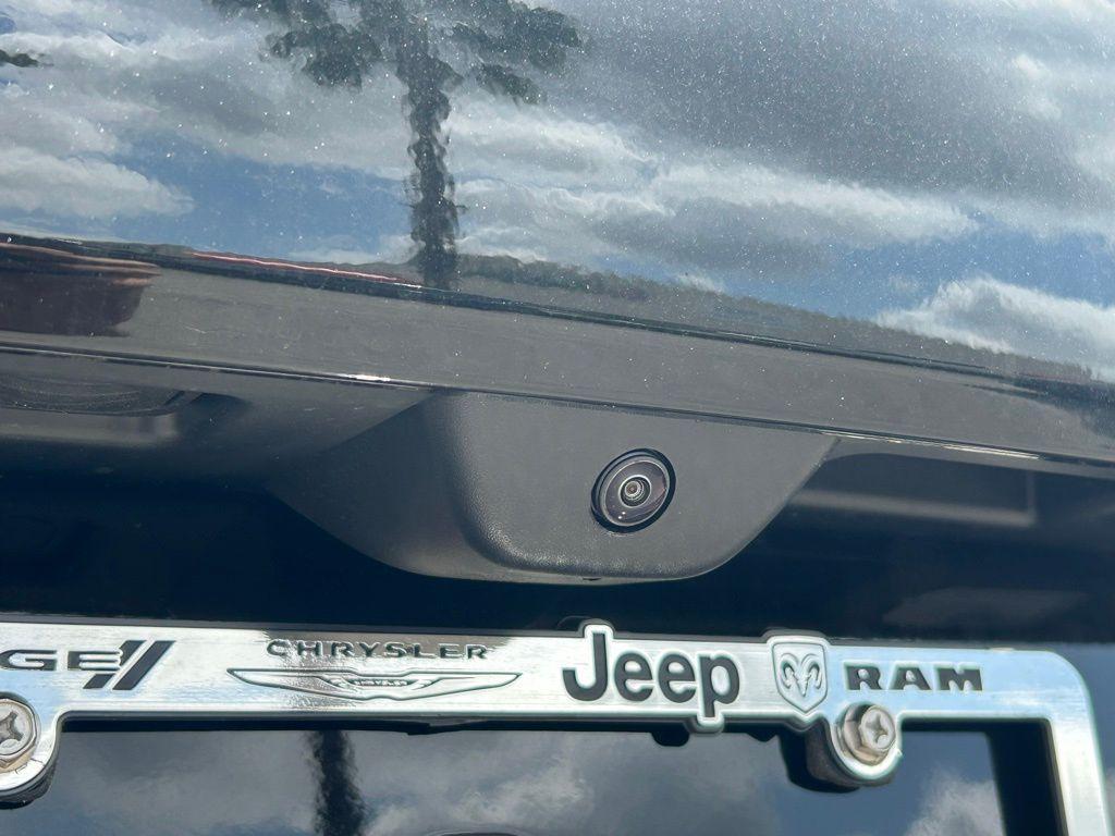 new 2025 Jeep Grand Cherokee car, priced at $40,086