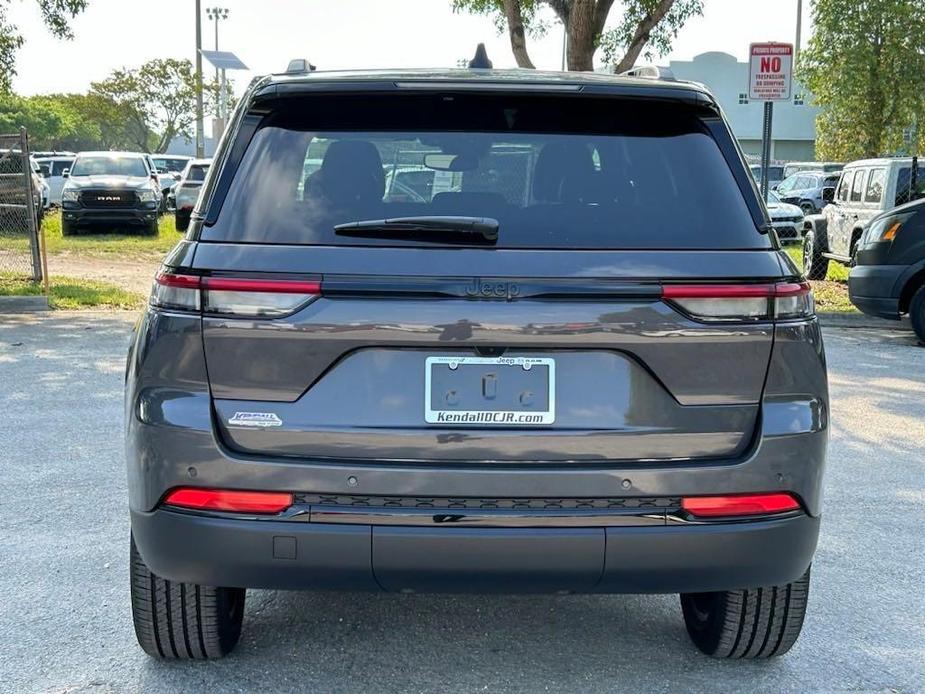 new 2024 Jeep Grand Cherokee car, priced at $40,158