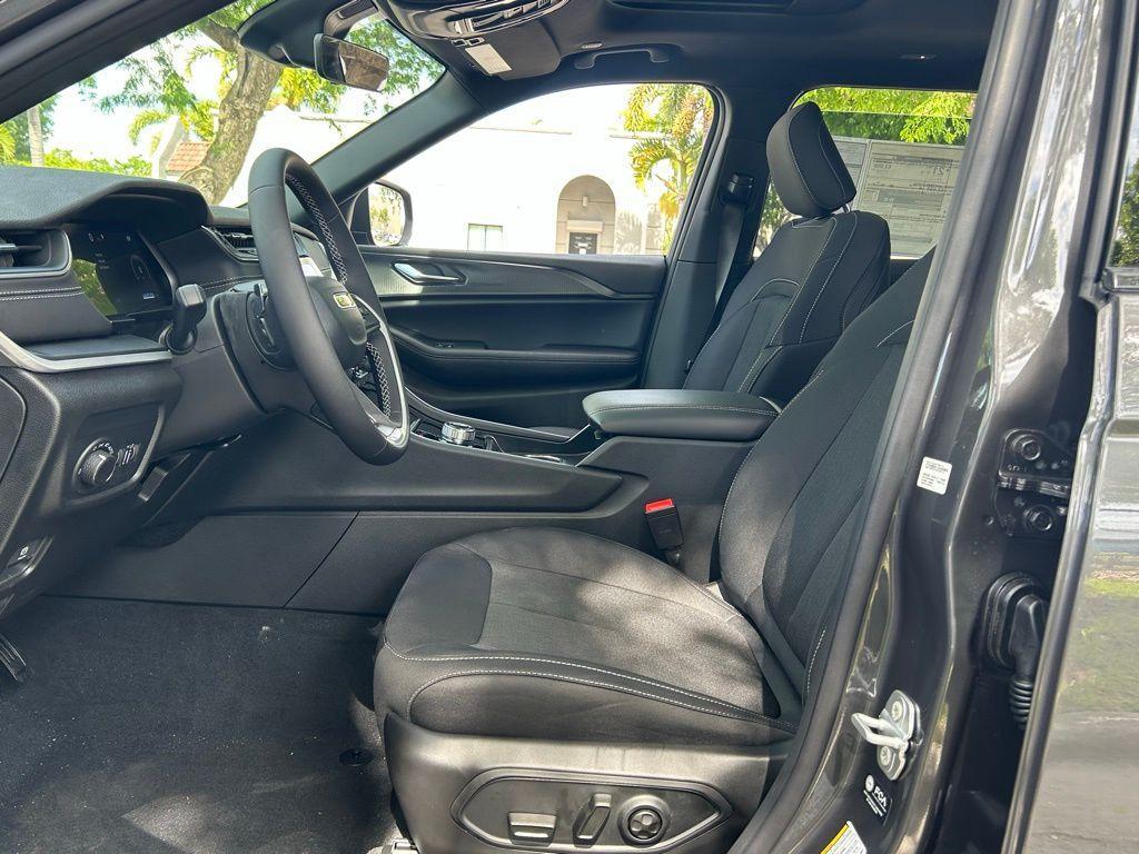 new 2025 Jeep Grand Cherokee L car, priced at $36,091