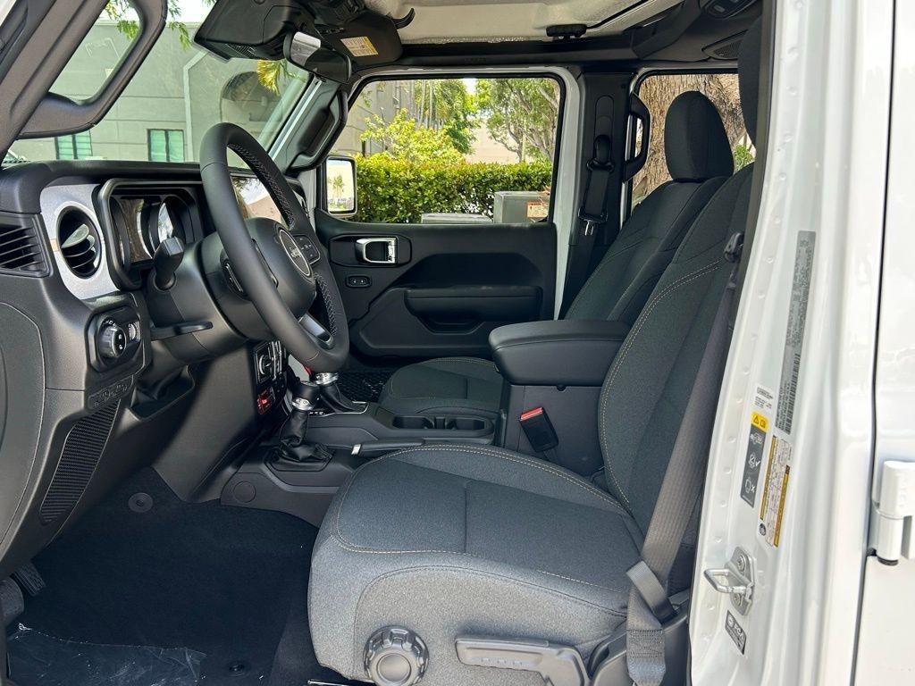 new 2025 Jeep Gladiator car, priced at $41,745