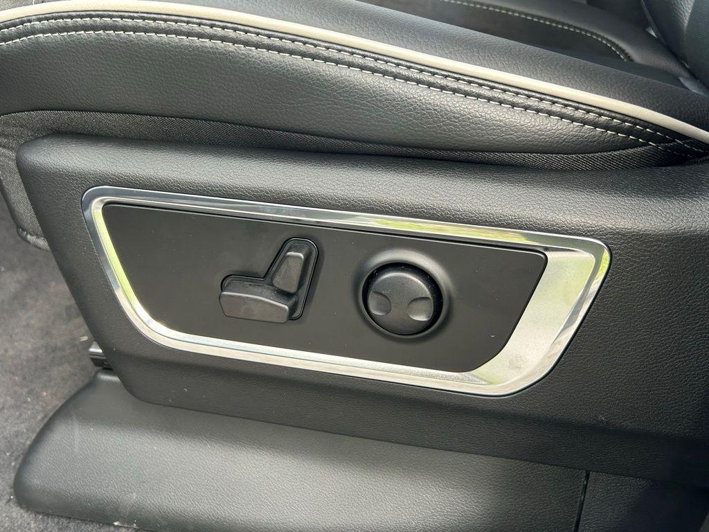 new 2025 Ram 1500 car, priced at $60,361