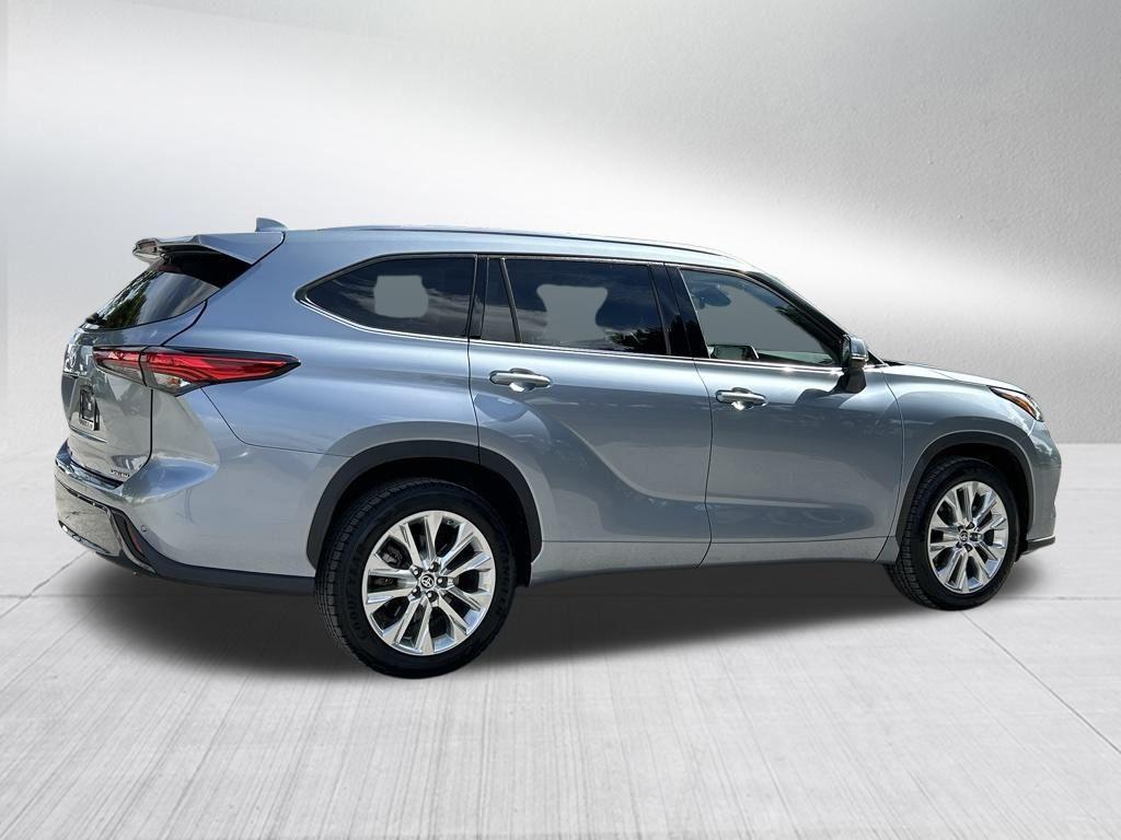 used 2021 Toyota Highlander car, priced at $29,152