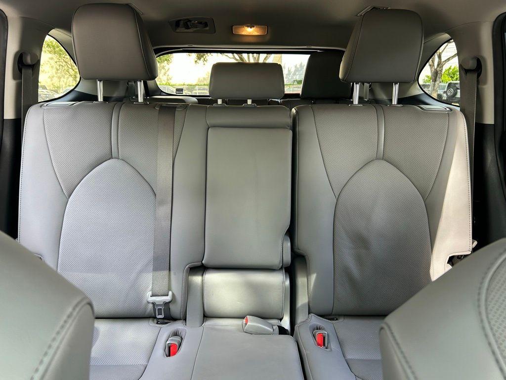 used 2021 Toyota Highlander car, priced at $29,152