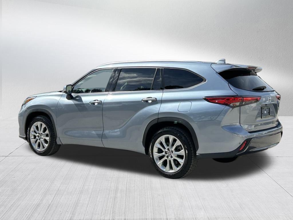 used 2021 Toyota Highlander car, priced at $29,152
