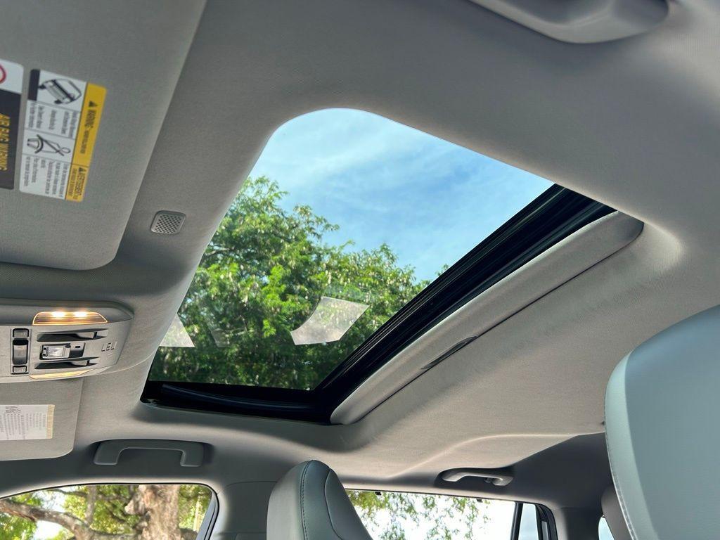 used 2021 Toyota Highlander car, priced at $29,152