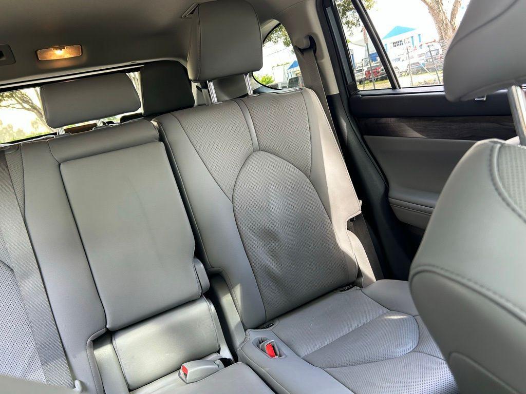 used 2021 Toyota Highlander car, priced at $29,152