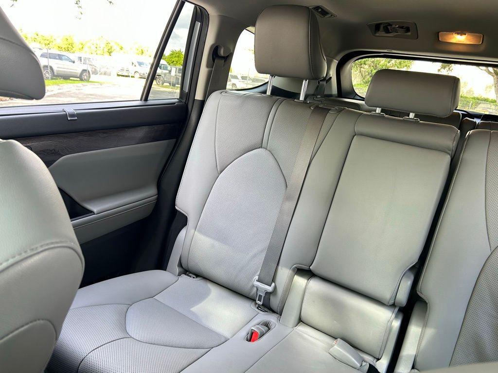 used 2021 Toyota Highlander car, priced at $29,152