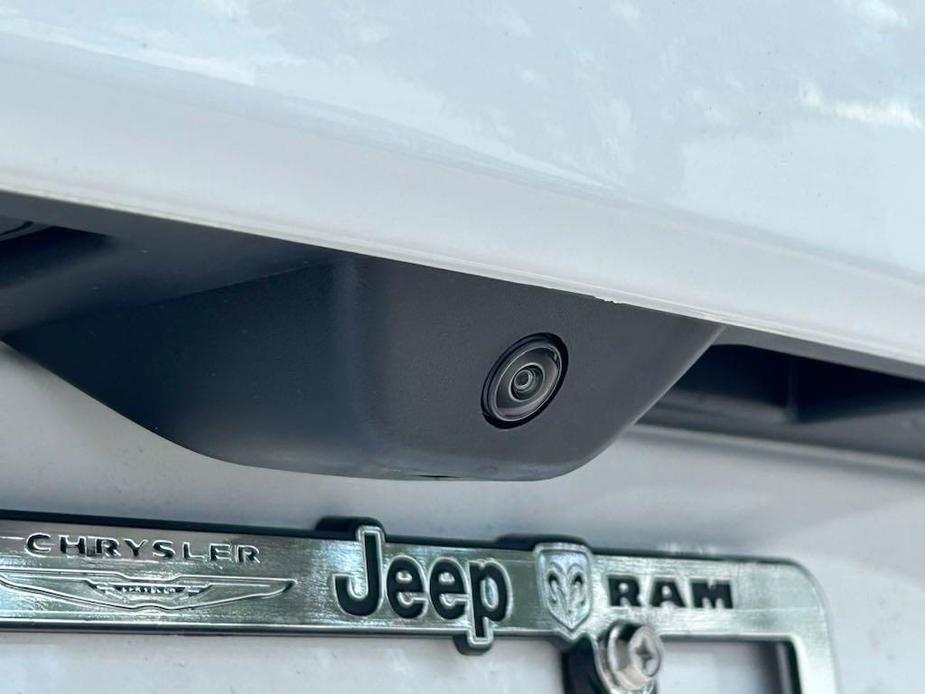 new 2024 Jeep Grand Cherokee car, priced at $38,041