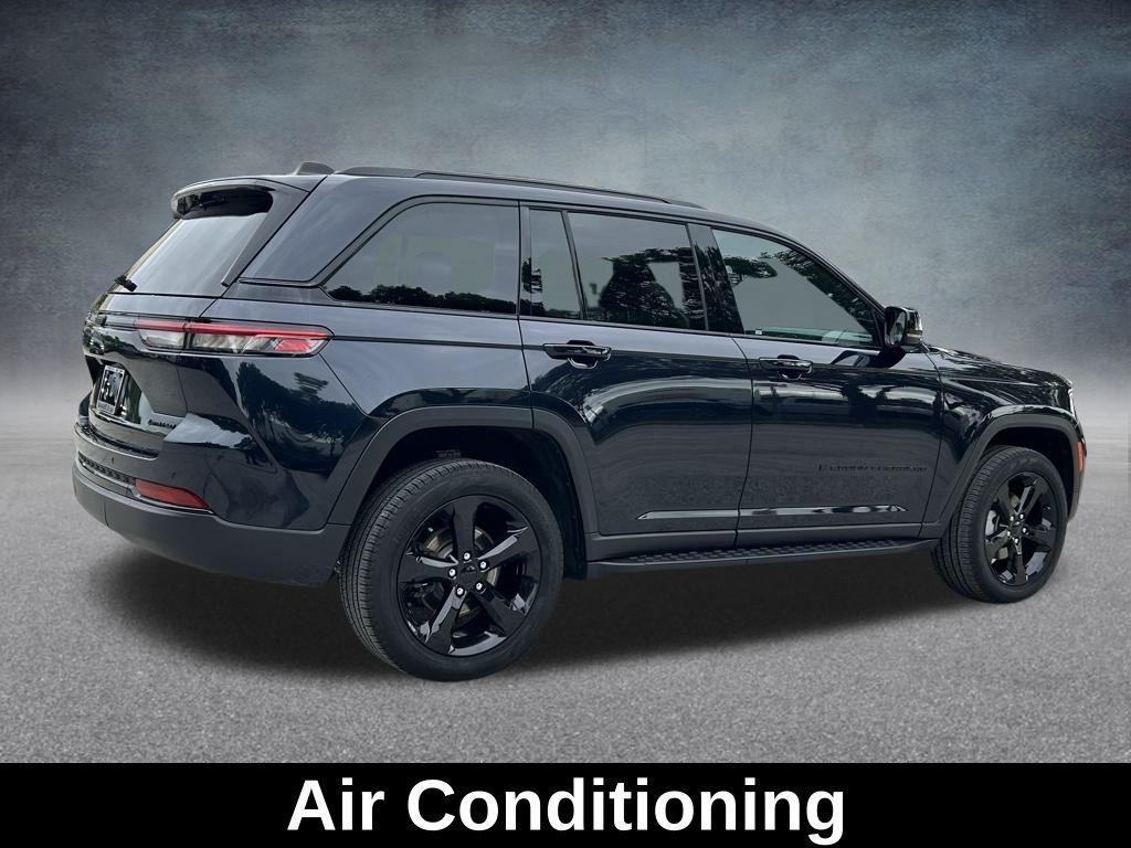 used 2024 Jeep Grand Cherokee car, priced at $35,994