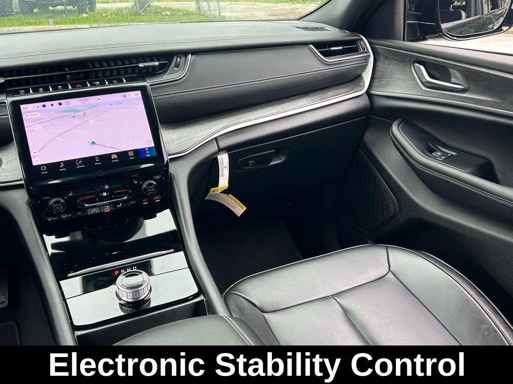 used 2024 Jeep Grand Cherokee car, priced at $35,994