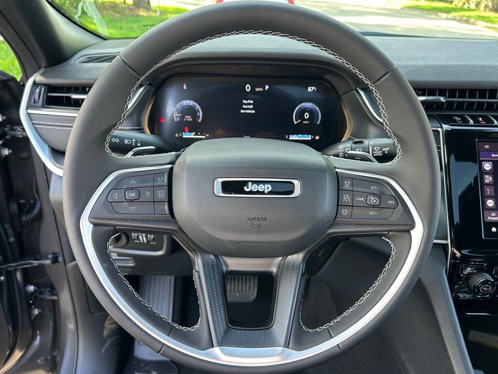 new 2025 Jeep Grand Cherokee car, priced at $33,991