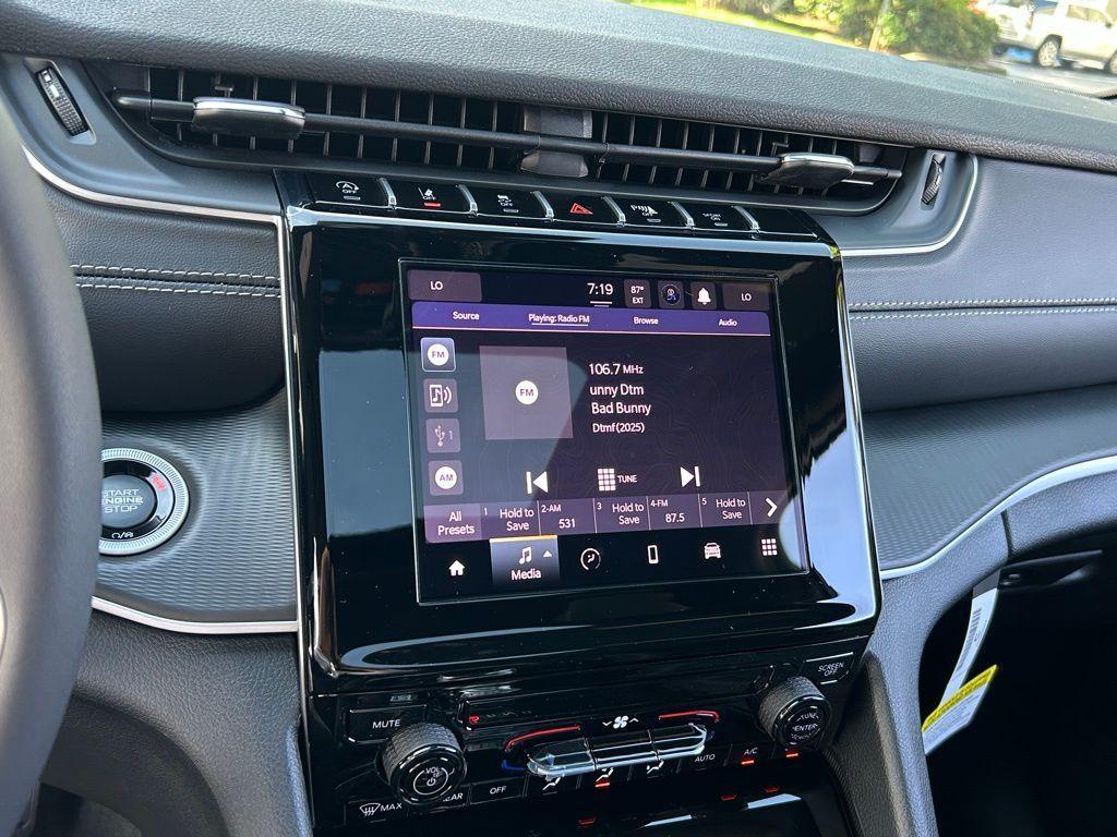 new 2025 Jeep Grand Cherokee car, priced at $33,991