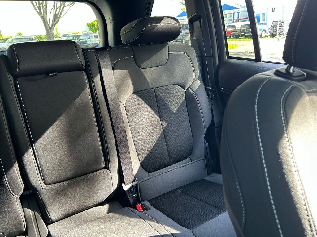 new 2025 Jeep Grand Cherokee car, priced at $33,991