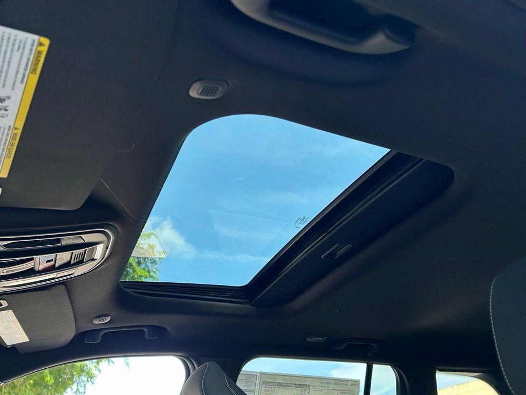 new 2025 Jeep Grand Cherokee car, priced at $33,991