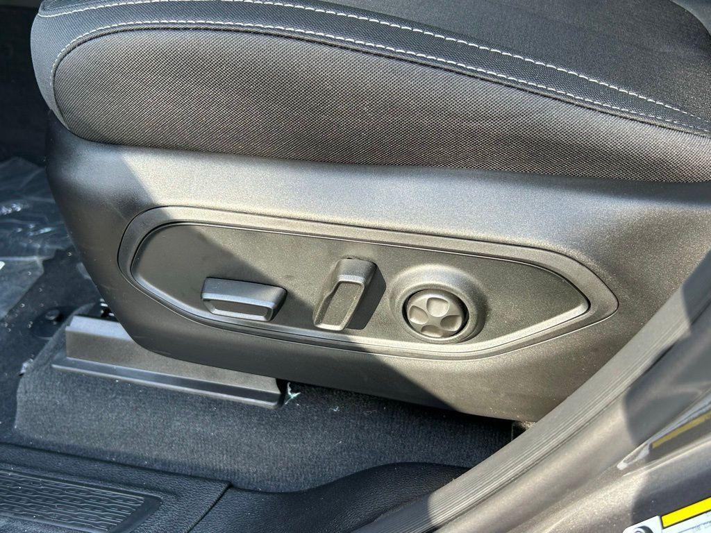 new 2025 Jeep Grand Cherokee car, priced at $33,991