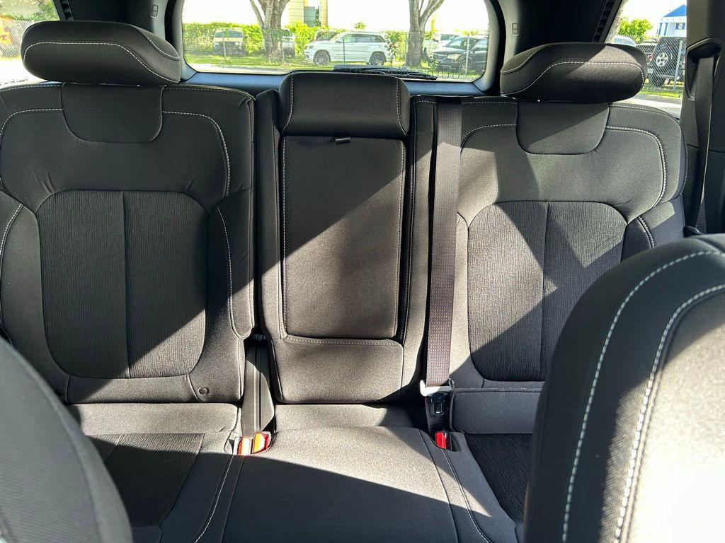 new 2025 Jeep Grand Cherokee car, priced at $33,991