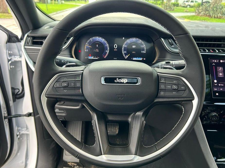 new 2025 Jeep Grand Cherokee car, priced at $40,798