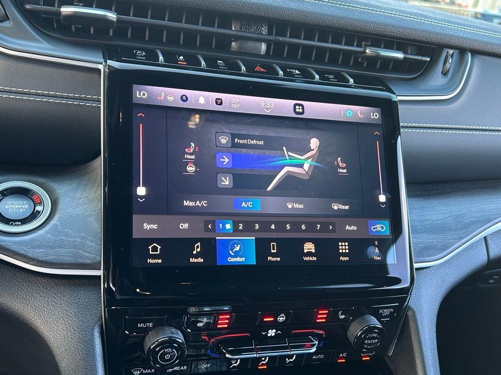 new 2025 Jeep Grand Cherokee car, priced at $39,631
