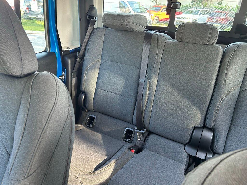 new 2025 Jeep Gladiator car, priced at $38,260