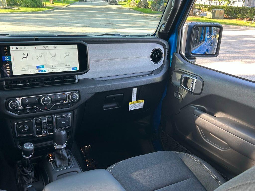 new 2025 Jeep Gladiator car, priced at $38,260