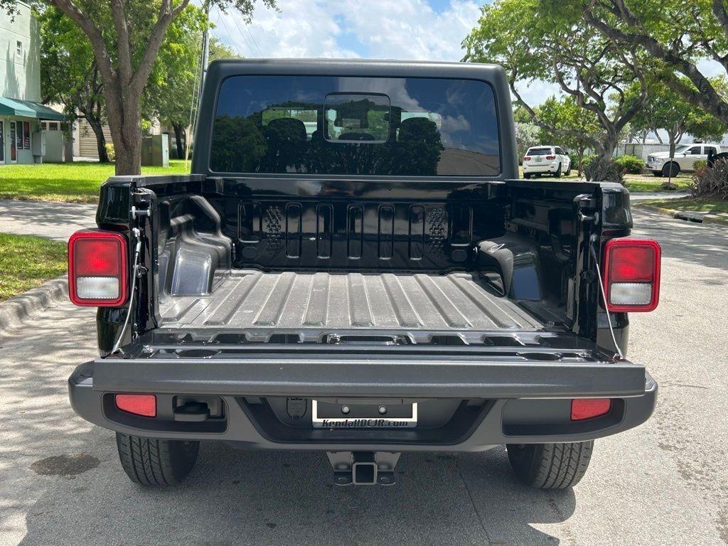 new 2025 Jeep Gladiator car, priced at $41,403