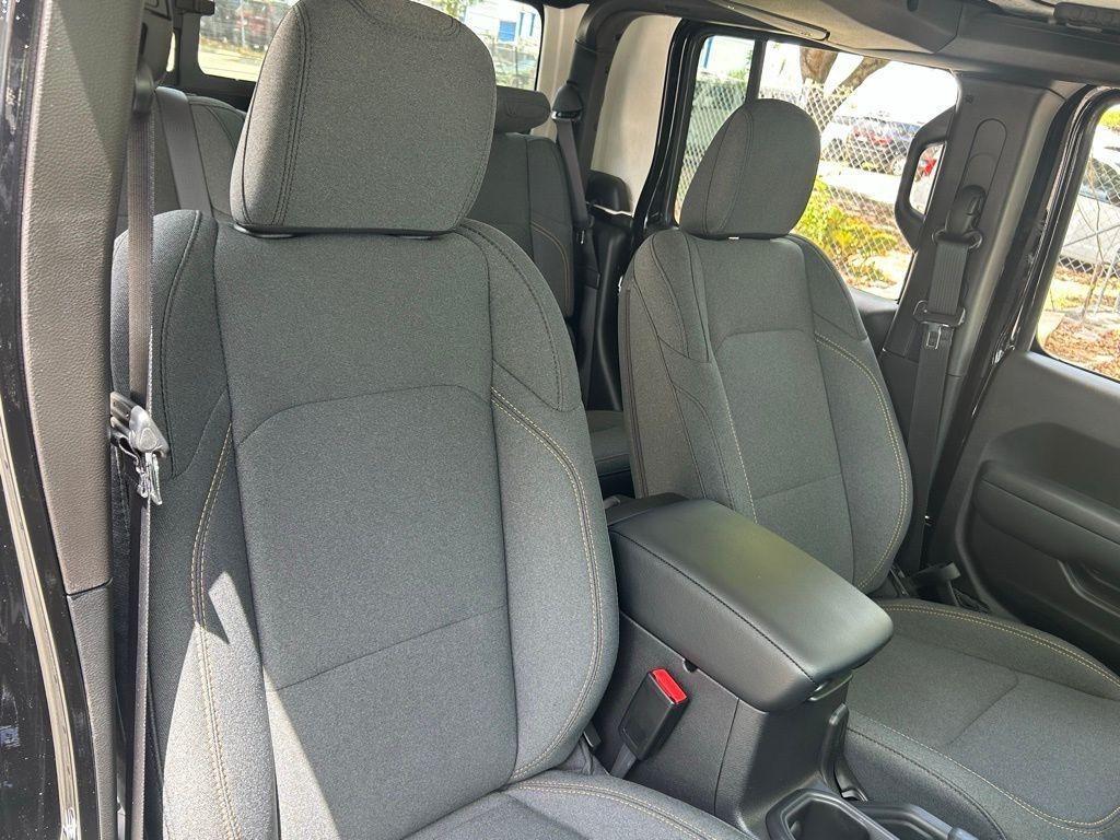 new 2025 Jeep Gladiator car, priced at $41,403