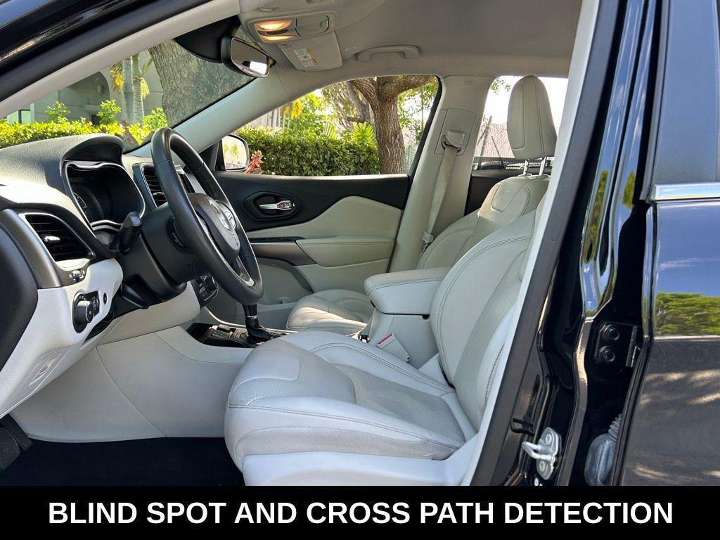used 2022 Jeep Cherokee car, priced at $17,499