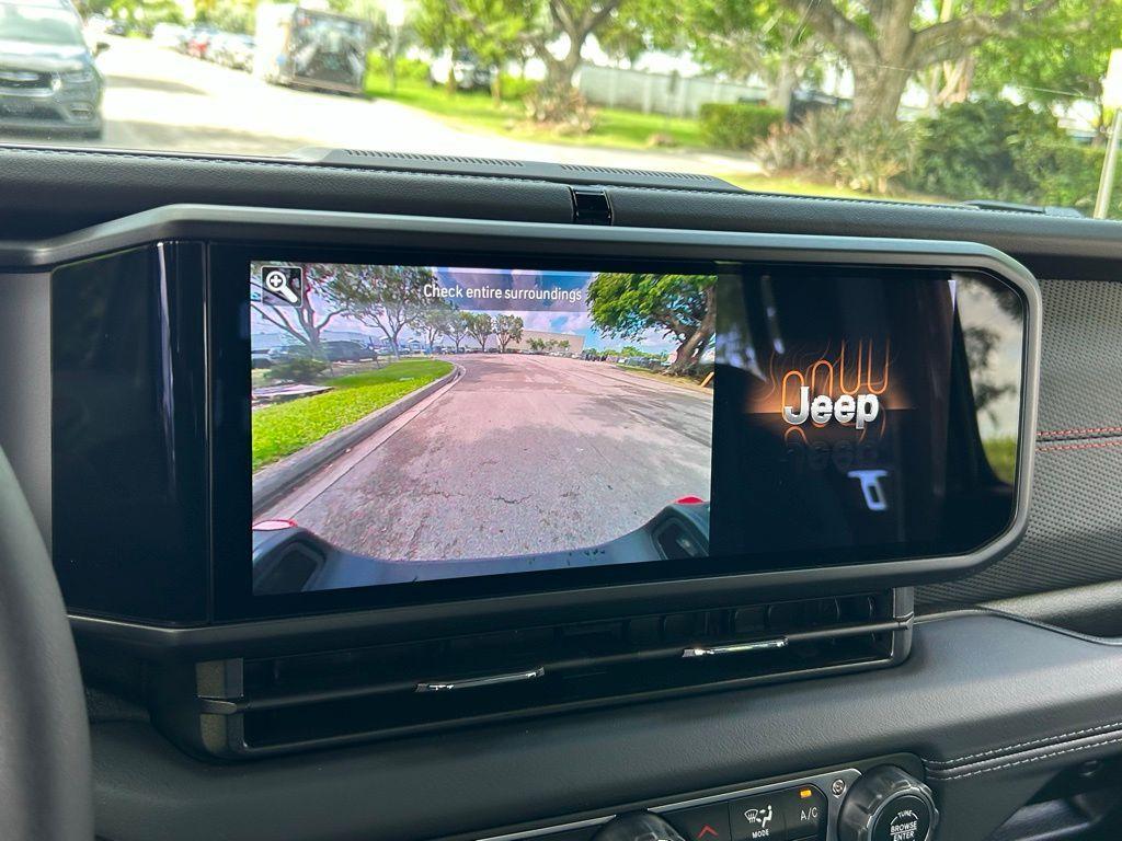 new 2025 Jeep Gladiator car, priced at $46,143
