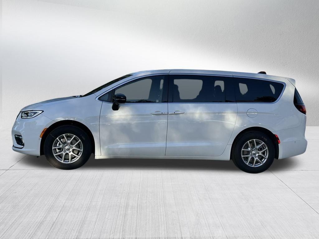 new 2025 Chrysler Pacifica car, priced at $44,874