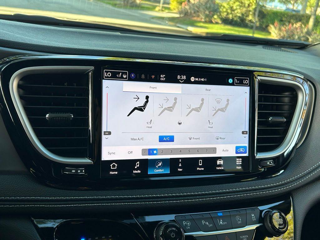 new 2025 Chrysler Pacifica car, priced at $44,874